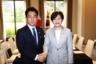 Agriculture ministers of Republic of Korea, China, Japan hold 1st trilateral meeting in 7 yrs 